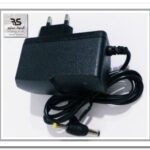 محول كهرباء 12V 2A بجودة عالية، مثالي للأجهزة الإلكترونية المختلفة. تصميمه المدمج يجعله سهل الحمل والاستخدام اليومي. البتول ستور