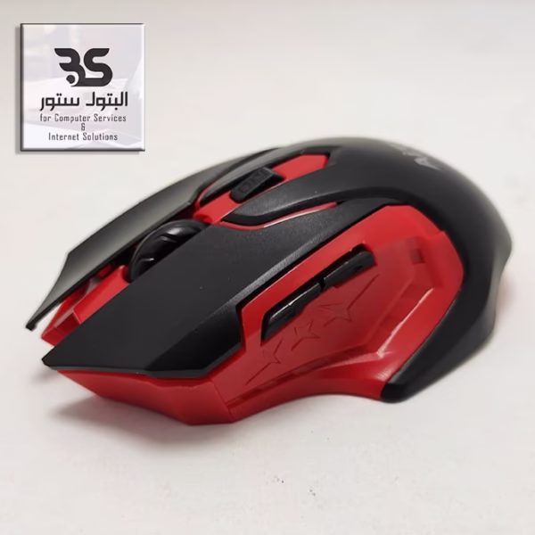 ماوس لاسلكي AIT بخمسة أزرار، بتصميم أنيق من الأحمر والأسود، مثالي للاستخدام اليومي والألعاب. تجربة تحكم مريحة وسهلة. البتول ستور