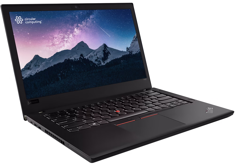 لابتوب أنيق بتصميم عصري، يعرض شاشة جميلة لجبل تحت سماء مليئة بالنجوم. مثالي للعمل والإبداع في أي وقت وأي مكان. البتول ستور