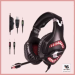 سماعة ألعاب بتصميم عصري وإضاءة LED حمراء مع ميكروفون مرن، مثالية لتجربة لعب مميزة وجودة صوت عالية. متوفرة مع وصلات USB وجاك 3.5 مم البتول ستور